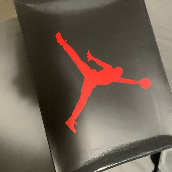 Authentic Jordan 3 Fire reds - Picture 5 of 7